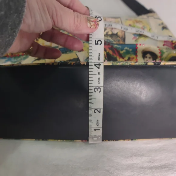 Vintage Print Shoulder Bag - Picture 5 of 8